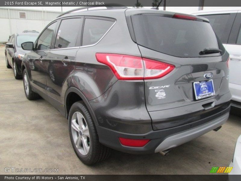 Magnetic Metallic / Charcoal Black 2015 Ford Escape SE