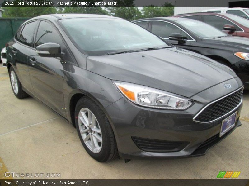 Magnetic Metallic / Charcoal Black 2015 Ford Focus SE Sedan