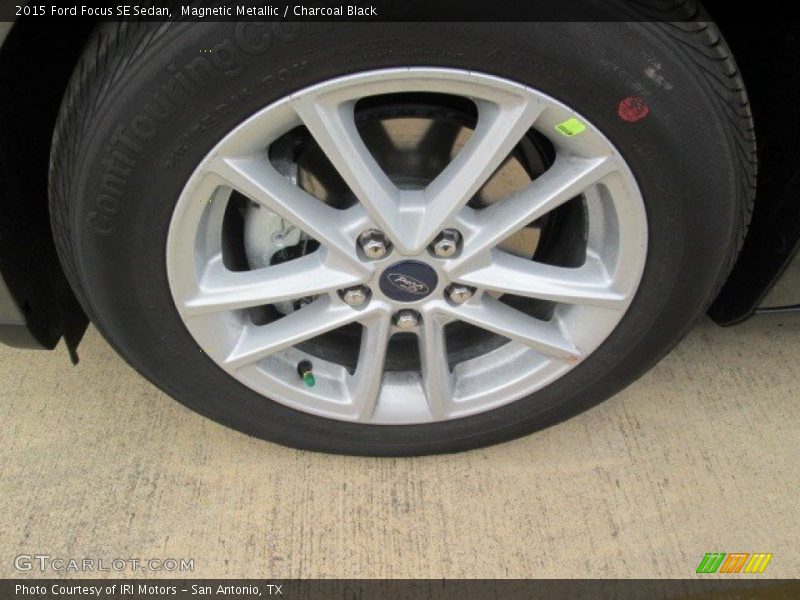 Magnetic Metallic / Charcoal Black 2015 Ford Focus SE Sedan