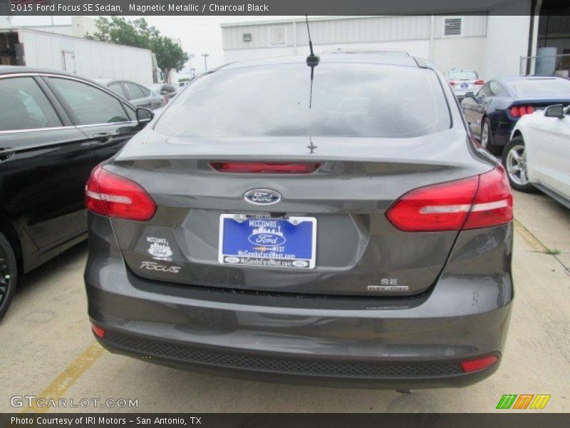 Magnetic Metallic / Charcoal Black 2015 Ford Focus SE Sedan