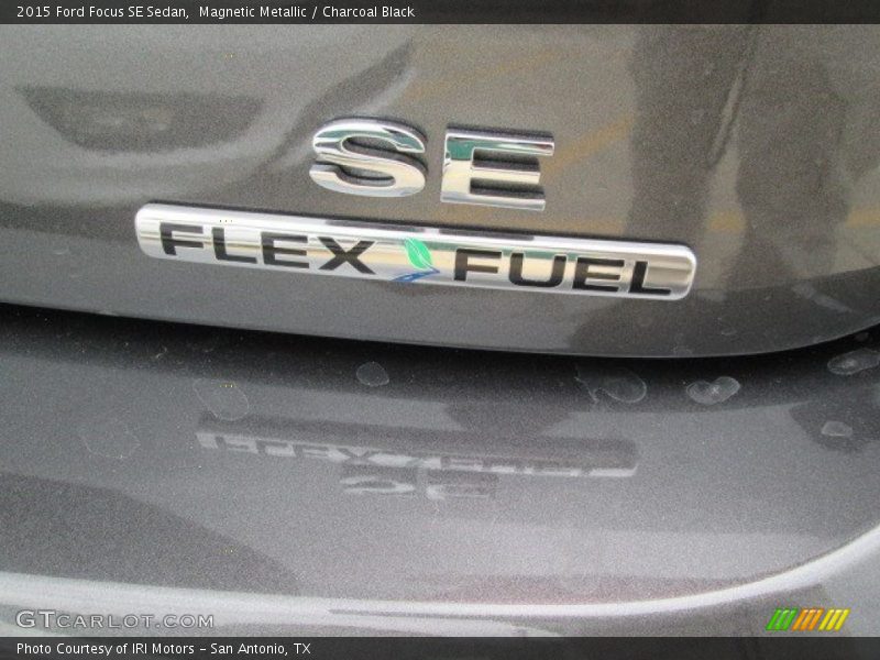 Magnetic Metallic / Charcoal Black 2015 Ford Focus SE Sedan