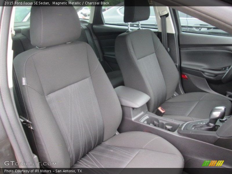 Magnetic Metallic / Charcoal Black 2015 Ford Focus SE Sedan