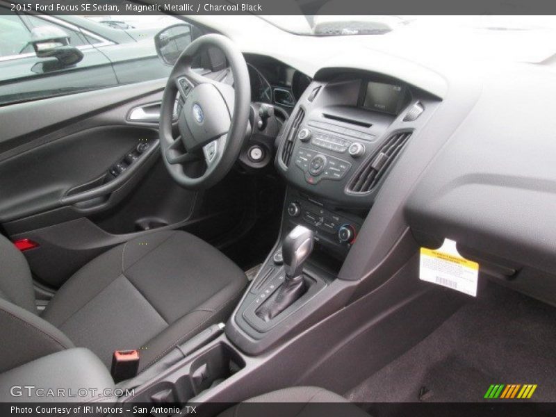 Magnetic Metallic / Charcoal Black 2015 Ford Focus SE Sedan