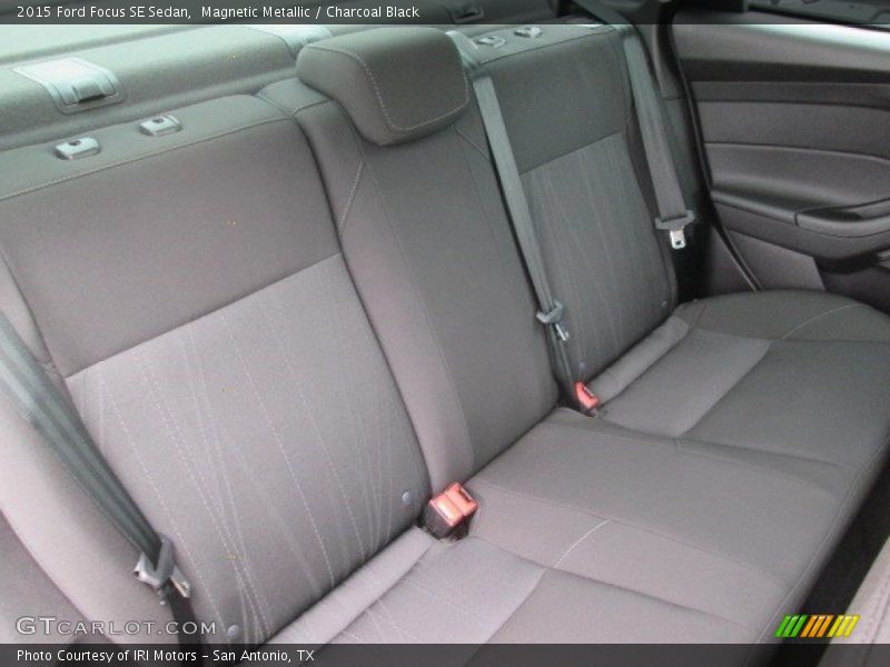 Magnetic Metallic / Charcoal Black 2015 Ford Focus SE Sedan