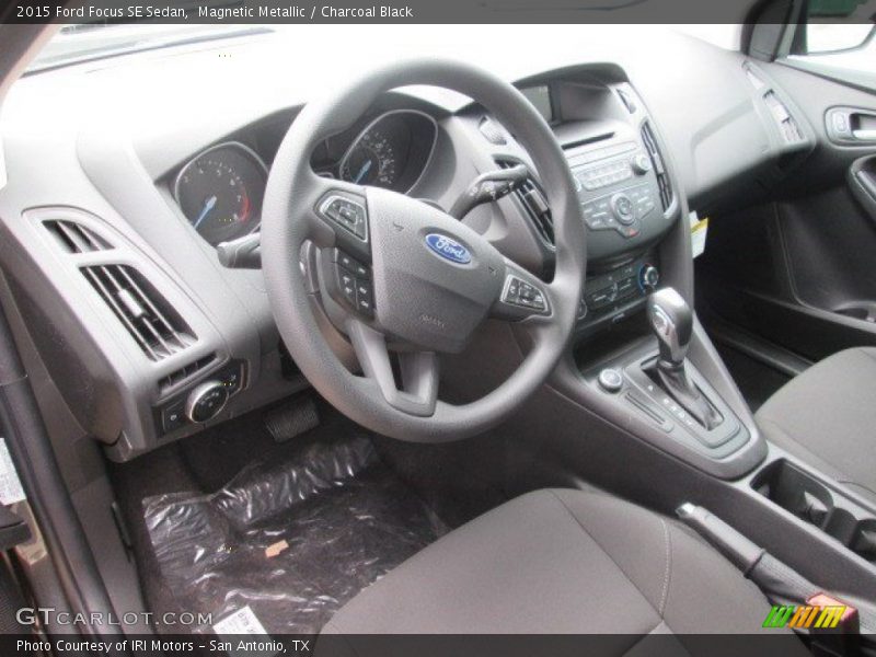 Magnetic Metallic / Charcoal Black 2015 Ford Focus SE Sedan