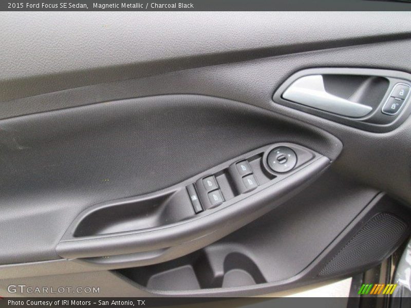 Magnetic Metallic / Charcoal Black 2015 Ford Focus SE Sedan