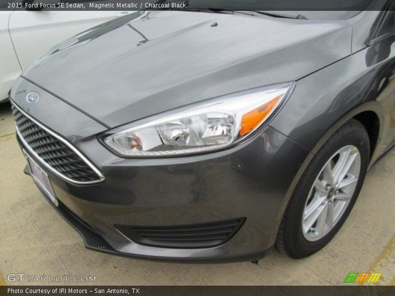 Magnetic Metallic / Charcoal Black 2015 Ford Focus SE Sedan