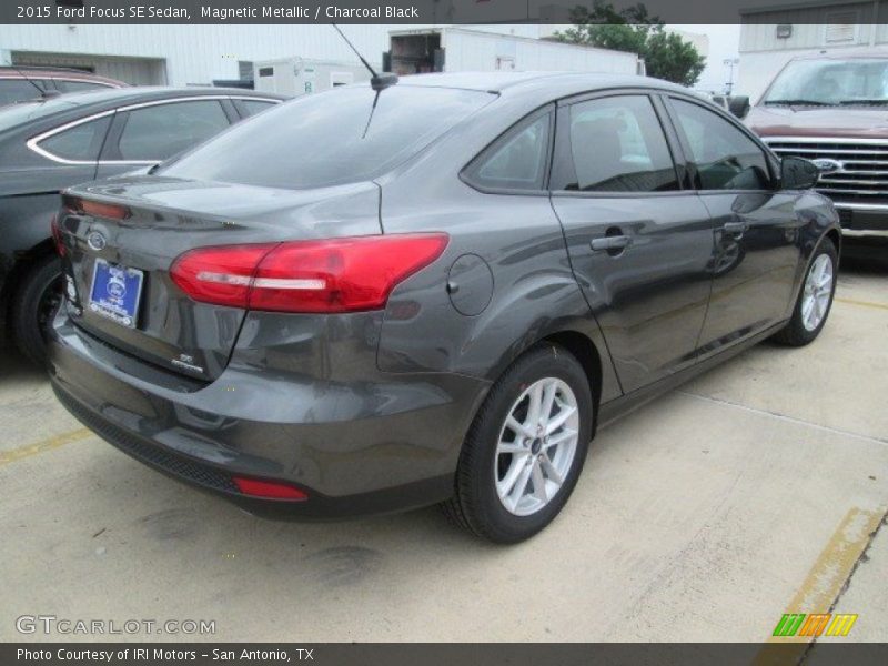 Magnetic Metallic / Charcoal Black 2015 Ford Focus SE Sedan