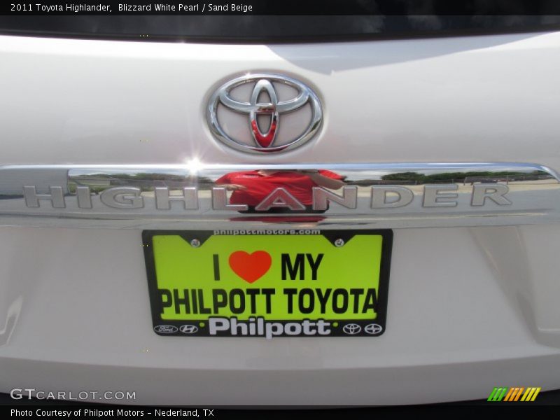 Blizzard White Pearl / Sand Beige 2011 Toyota Highlander