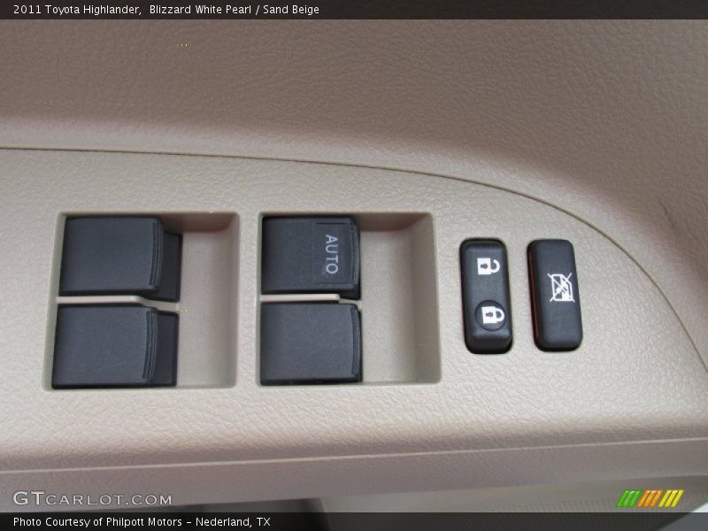 Blizzard White Pearl / Sand Beige 2011 Toyota Highlander