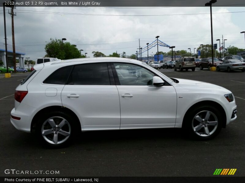 Ibis White / Light Gray 2012 Audi Q5 3.2 FSI quattro