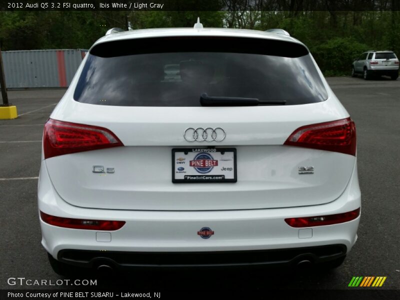 Ibis White / Light Gray 2012 Audi Q5 3.2 FSI quattro