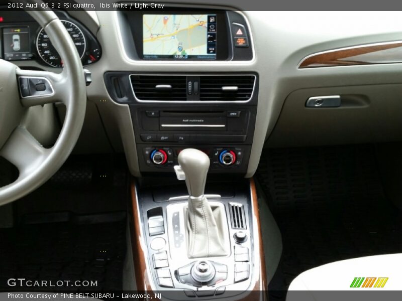 Ibis White / Light Gray 2012 Audi Q5 3.2 FSI quattro