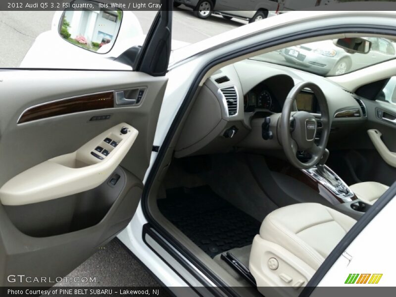 Ibis White / Light Gray 2012 Audi Q5 3.2 FSI quattro