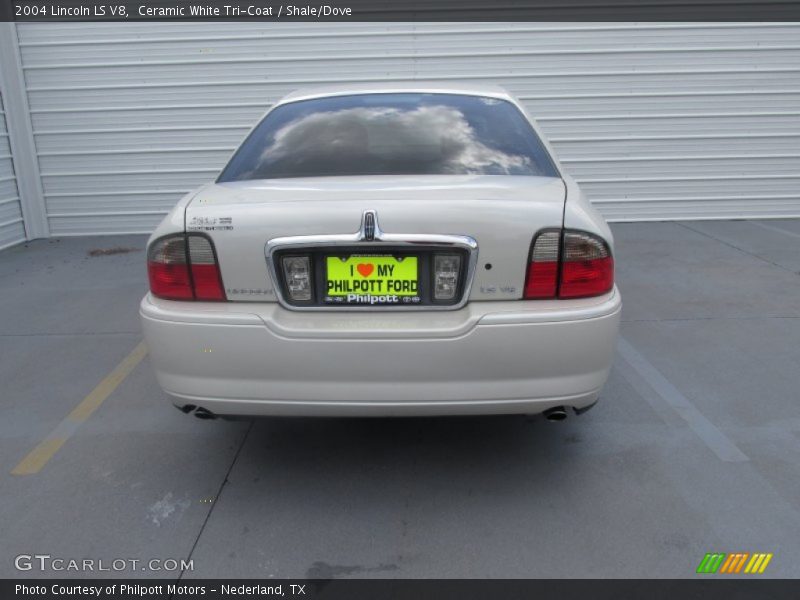 Ceramic White Tri-Coat / Shale/Dove 2004 Lincoln LS V8