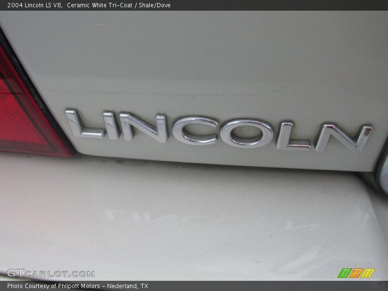 Ceramic White Tri-Coat / Shale/Dove 2004 Lincoln LS V8