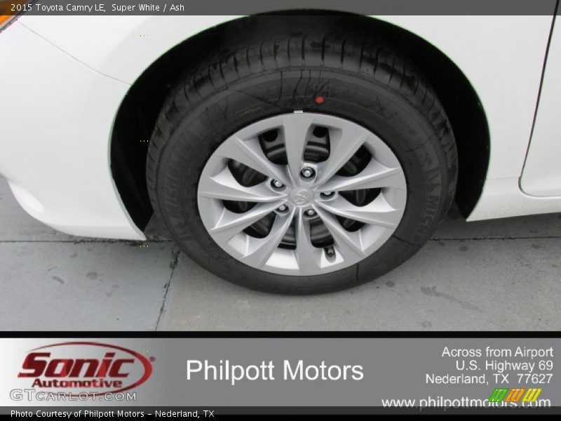 Super White / Ash 2015 Toyota Camry LE