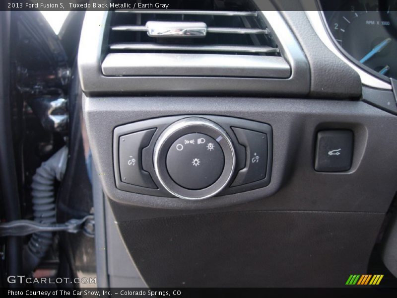 Tuxedo Black Metallic / Earth Gray 2013 Ford Fusion S