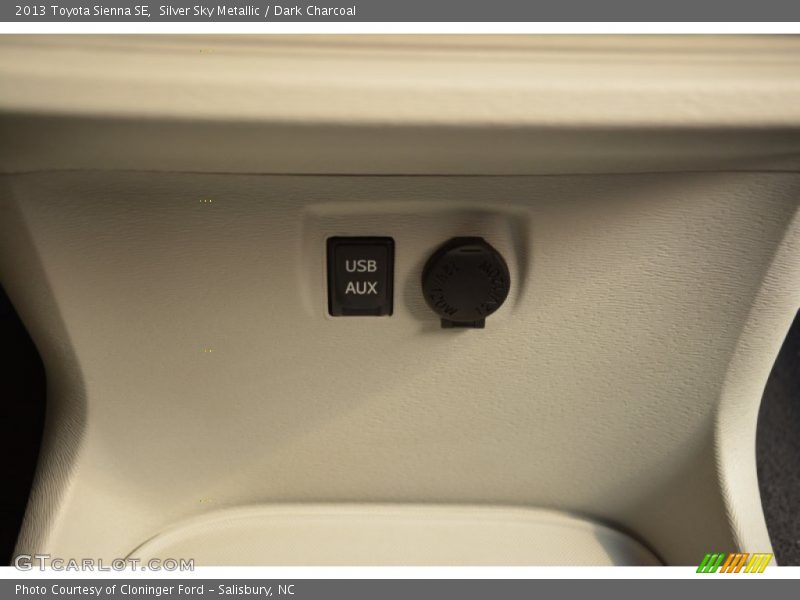 Silver Sky Metallic / Dark Charcoal 2013 Toyota Sienna SE