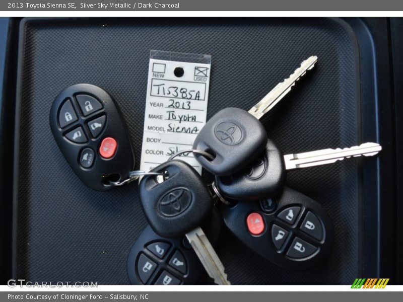 Silver Sky Metallic / Dark Charcoal 2013 Toyota Sienna SE