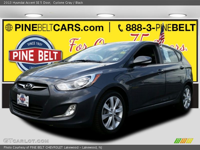 Cyclone Gray / Black 2013 Hyundai Accent SE 5 Door