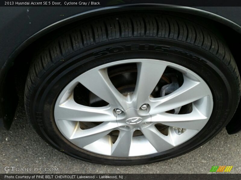 Cyclone Gray / Black 2013 Hyundai Accent SE 5 Door