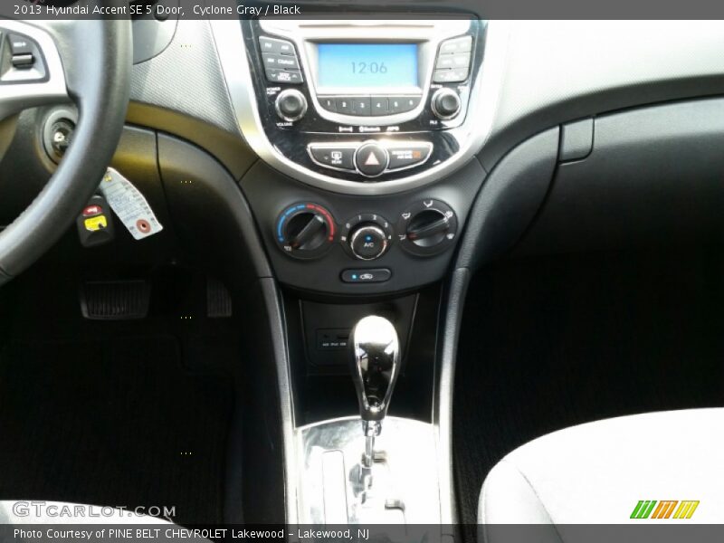 Cyclone Gray / Black 2013 Hyundai Accent SE 5 Door