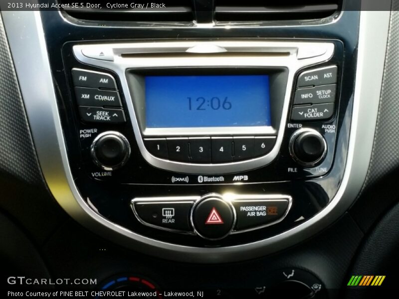 Cyclone Gray / Black 2013 Hyundai Accent SE 5 Door