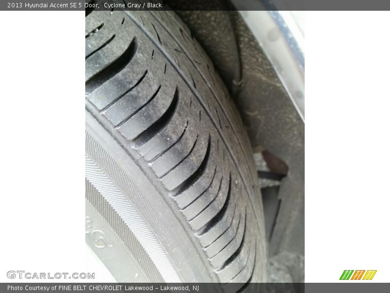 Cyclone Gray / Black 2013 Hyundai Accent SE 5 Door