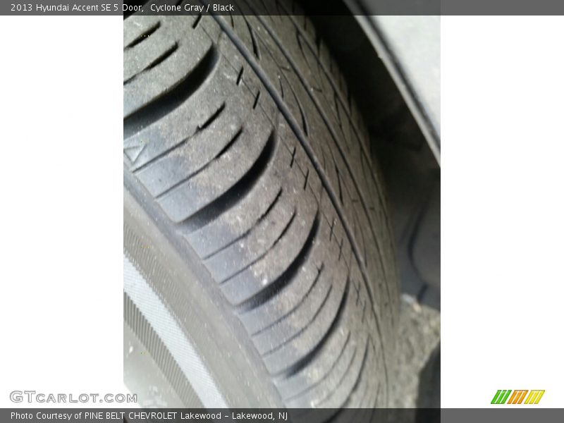 Cyclone Gray / Black 2013 Hyundai Accent SE 5 Door