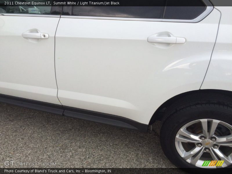 Summit White / Light Titanium/Jet Black 2011 Chevrolet Equinox LT