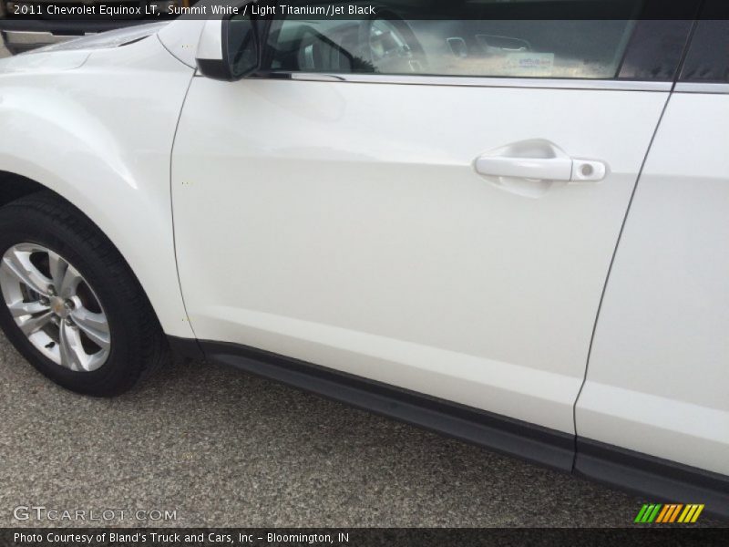 Summit White / Light Titanium/Jet Black 2011 Chevrolet Equinox LT