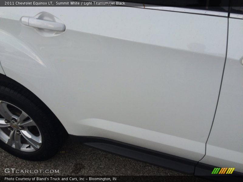 Summit White / Light Titanium/Jet Black 2011 Chevrolet Equinox LT
