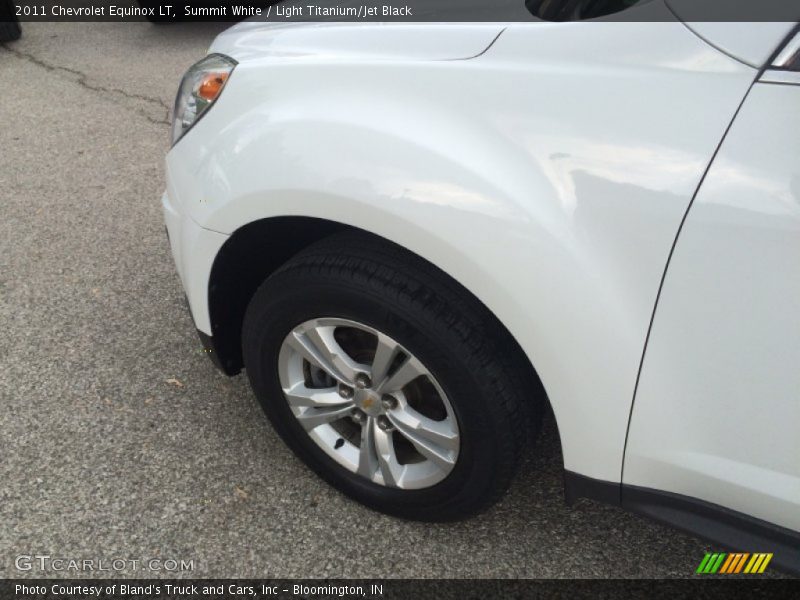 Summit White / Light Titanium/Jet Black 2011 Chevrolet Equinox LT