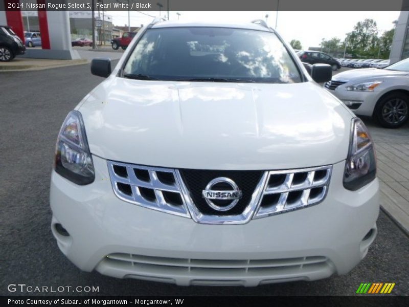 Pearl White / Black 2014 Nissan Rogue Select S