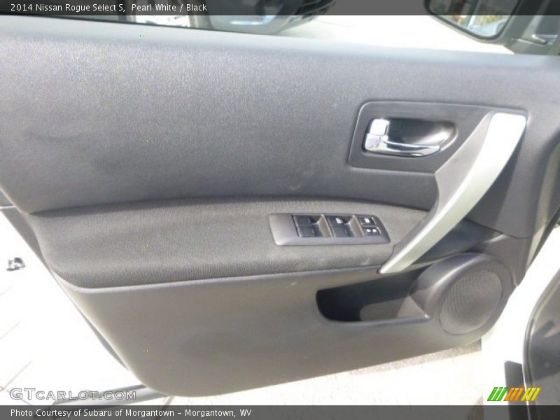 Pearl White / Black 2014 Nissan Rogue Select S