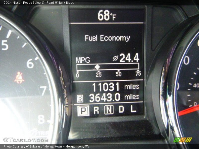 Pearl White / Black 2014 Nissan Rogue Select S
