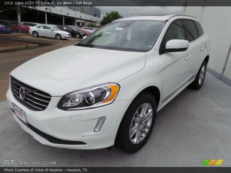 Ice White / Soft Beige 2015 Volvo XC60 T5 Drive-E