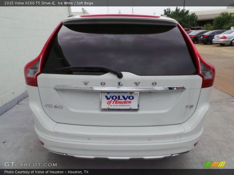 Ice White / Soft Beige 2015 Volvo XC60 T5 Drive-E