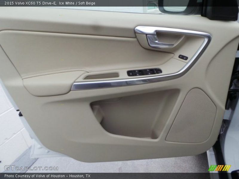 Ice White / Soft Beige 2015 Volvo XC60 T5 Drive-E