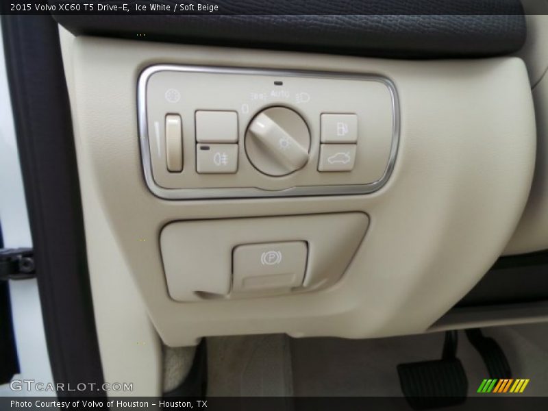 Ice White / Soft Beige 2015 Volvo XC60 T5 Drive-E