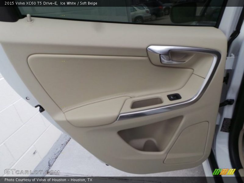 Ice White / Soft Beige 2015 Volvo XC60 T5 Drive-E