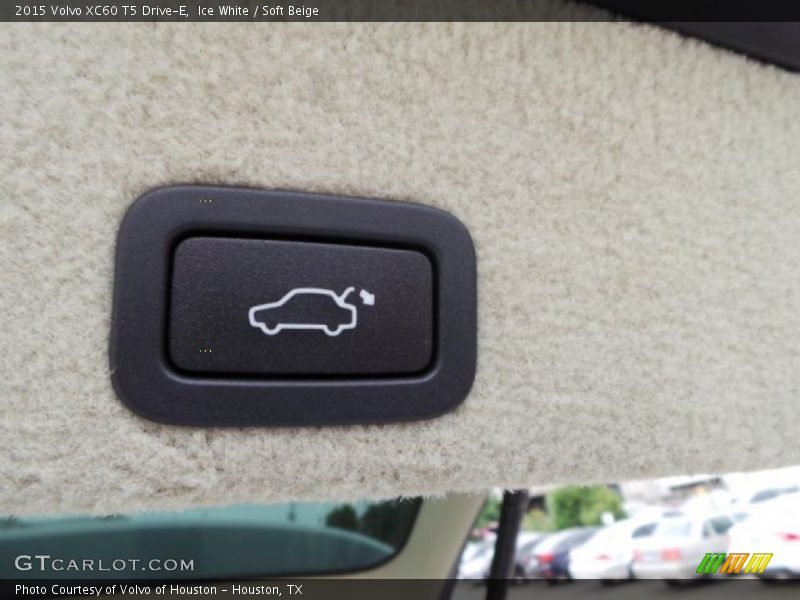 Ice White / Soft Beige 2015 Volvo XC60 T5 Drive-E