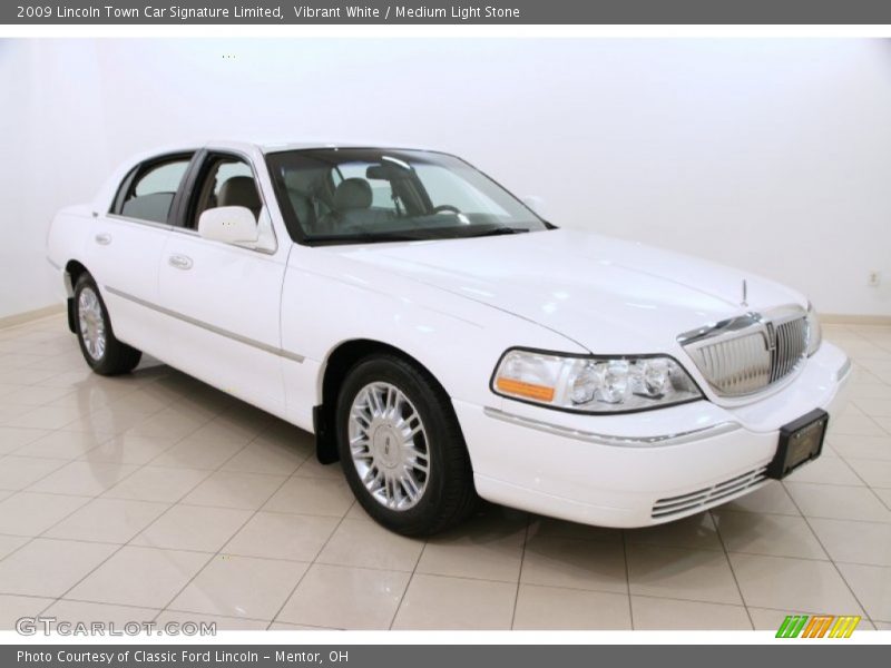 Vibrant White / Medium Light Stone 2009 Lincoln Town Car Signature Limited