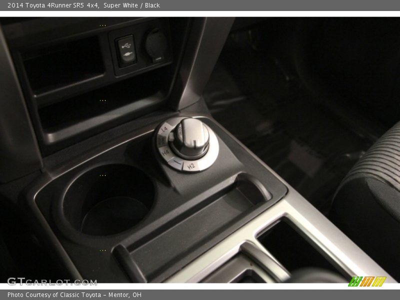 Super White / Black 2014 Toyota 4Runner SR5 4x4