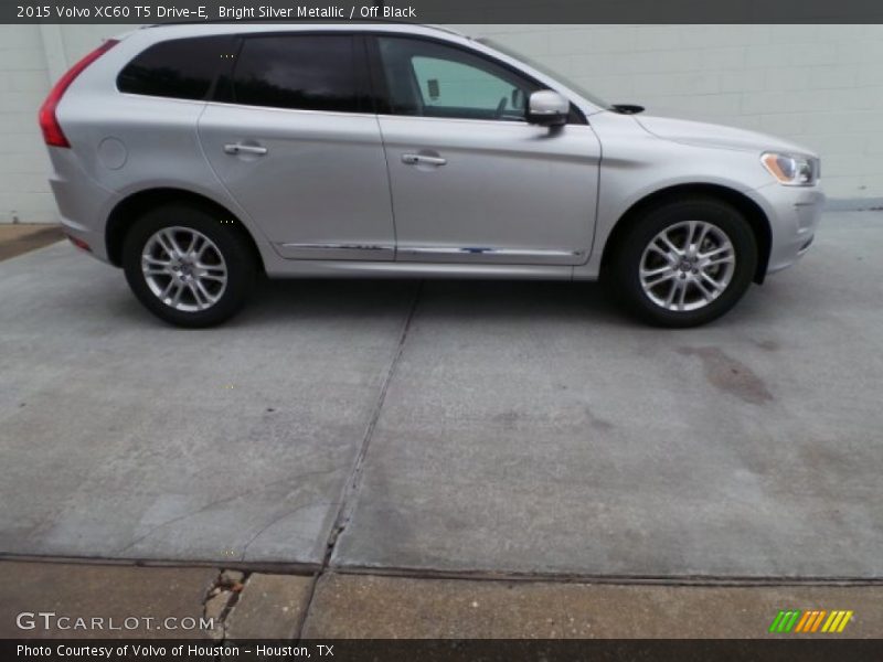Bright Silver Metallic / Off Black 2015 Volvo XC60 T5 Drive-E