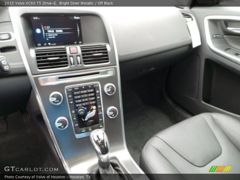 Bright Silver Metallic / Off Black 2015 Volvo XC60 T5 Drive-E