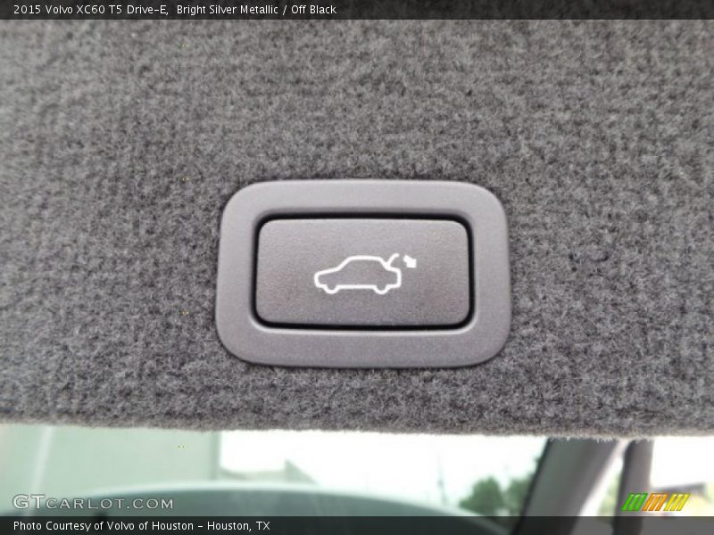 Bright Silver Metallic / Off Black 2015 Volvo XC60 T5 Drive-E