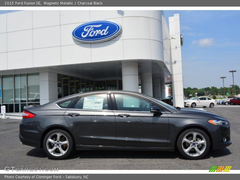 Magnetic Metallic / Charcoal Black 2015 Ford Fusion SE