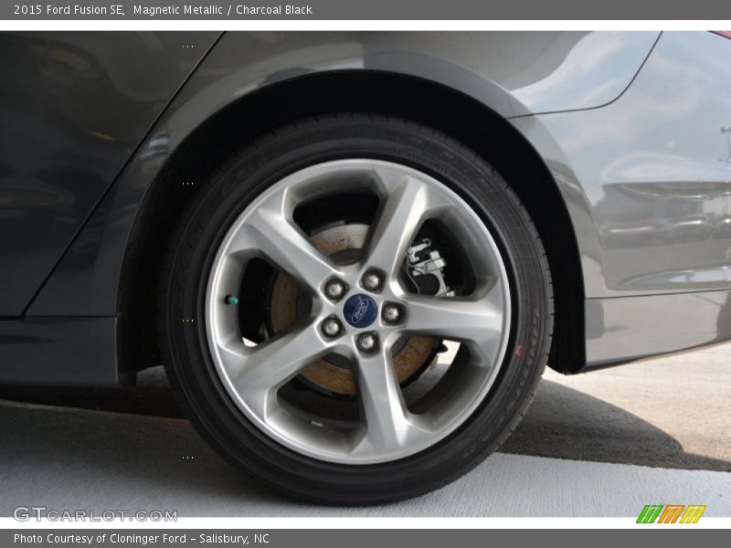 Magnetic Metallic / Charcoal Black 2015 Ford Fusion SE